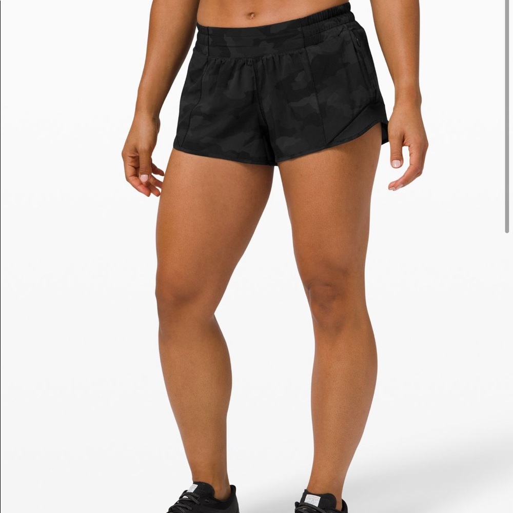 Lulu lemon hotty hot 2.5” shorts size 4 camo